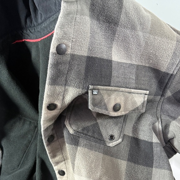 Quiksilver Men's Checkered Black and Gray Shirt Jacket - Picture 10 of 10